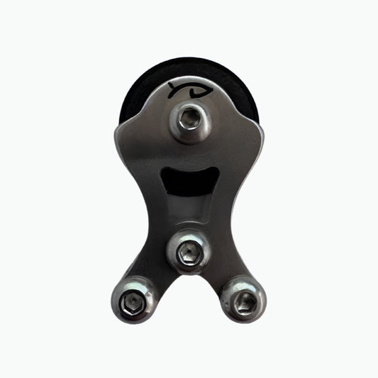 Stealthy block pulley for spike spearguns.